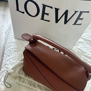 Loewe Brown Tan Featherlight Leather Shoulder Bag Pecan
